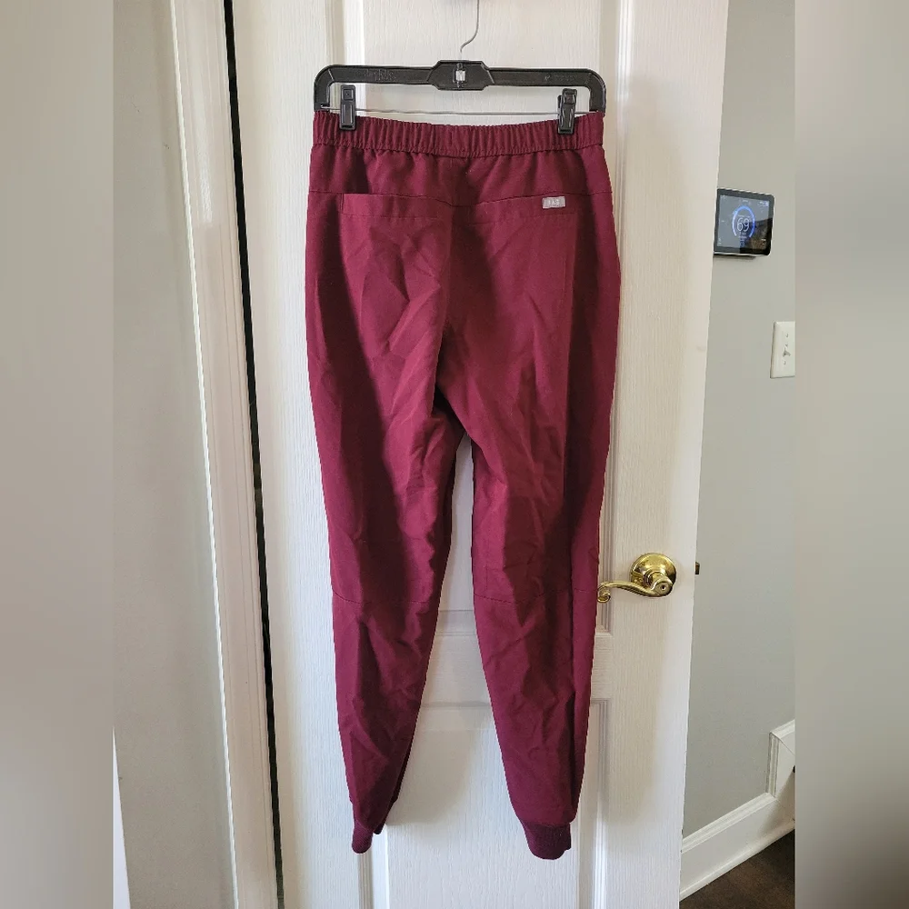 FIGS Men's Tansen Jogger Scrub Pants Burgundy Size XS Nursing